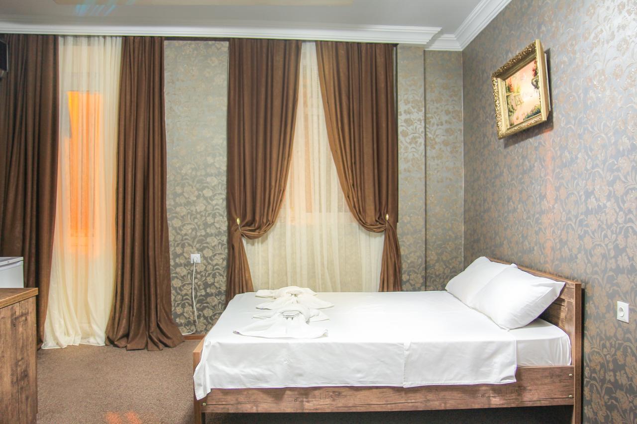 New Palace Shardeni Tbilisi Esterno foto